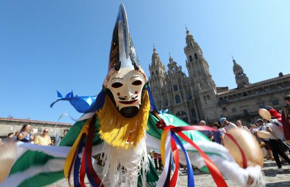 Imaxe da nova:A Xunta promove a diversidade dos Entroidos Tradicionais como atractivo turístico de Galicia cun gran desfile en Santiago de máis d...