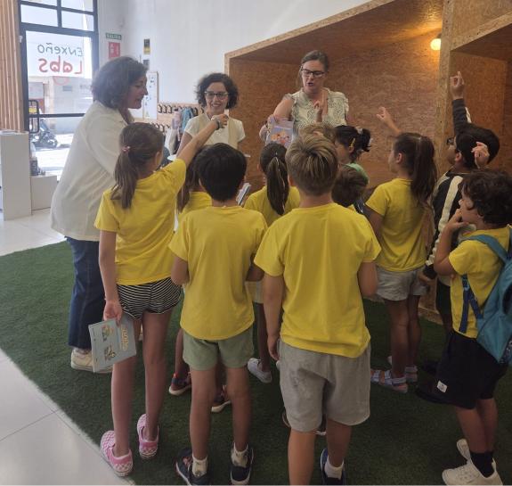 Imagen de la noticia:La Xunta señala la importancia de fomentar las iniciativas que favorecen la conciliación, como el campamento de verano de Fa...
