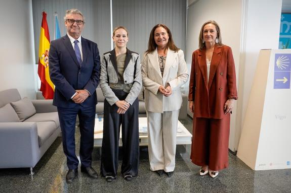 Imaxe da nova:Ana Ortiz dá a benvida á viguesa Aldara Vázquez como nova directora da AECT Galicia-Norte de Portugal