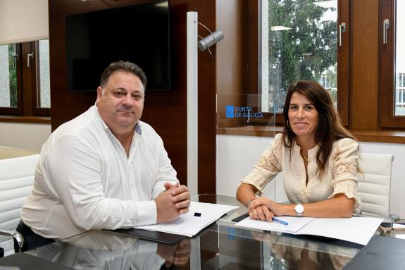 Imagen de la noticia:La conselleira Allegue mantiene una reunión de trabajo con el alcalde de Frades