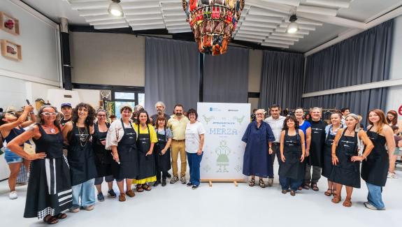 Imagen de la noticia:La Xunta celebra la edición mensual de ‘Artesanía de Galicia en Merza’ dentro de la Eferro Foliada
