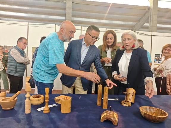 Imaxe da nova:A Xunta destaca o papel do Encontro internacional de torneiros da madeira de Xermade na potenciación deste oficio artesanal ligado ...