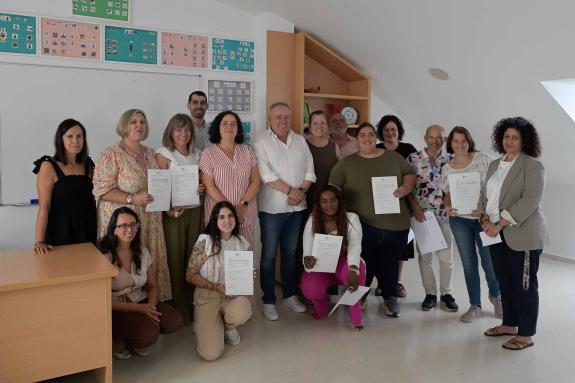 Imaxe da nova:Belén do Campo felicita na Laracha aos alumnos que remataron a súa formación de atención sociosanitaria a persoas dependentes graza...