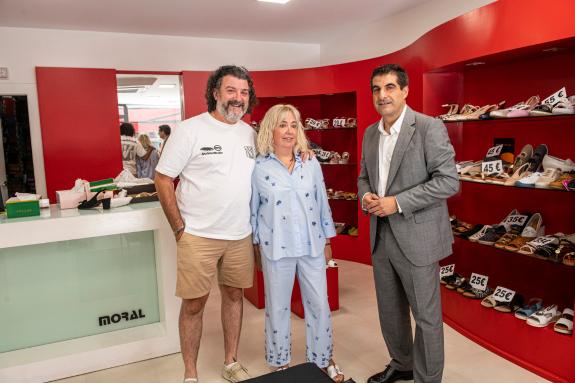 Imagen de la noticia:La Xunta destaca en O Barco de Valdeorras los apoyos autonómicos para potenciar la competitividad del comercio local