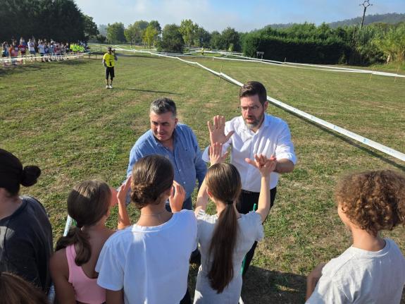 Imaxe da nova:O delegado da Xunta en Pontevedra da o pistoletazo de saída á tempada de cros escolares