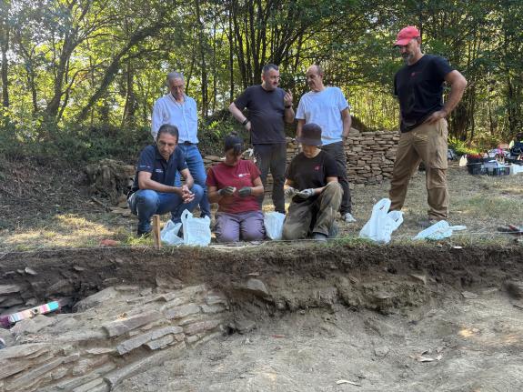 Imagen de la noticia:La Xunta financia con 20.000 euros la nueva actuación arqueológica que se desarrolla en el castro de Zoñán, en Mondoñedo