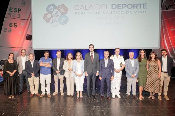 Imaxe da nova:A Xunta recoñece o papel referente do Real club náutico de Vigo na gala na que homenaxeou os seus mellores deportistas