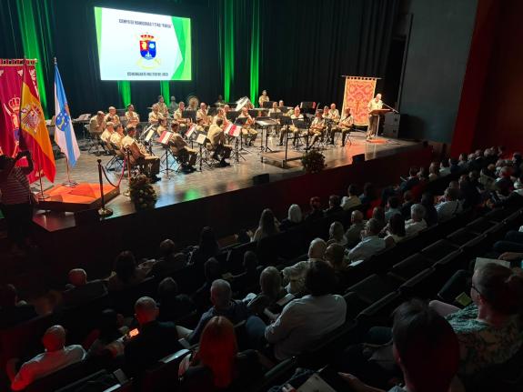 Imaxe da nova:Alfonso Villares asiste ao concerto da Unidade de Música do Mando de Apoio á Manobra con motivo do día da Festa nacional