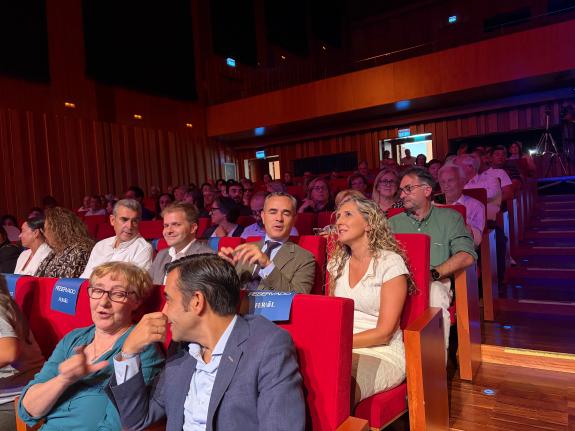 Imaxe da nova:A delegada da Xunta en Ferrol asiste ao acto de denominación do auditorio municipal como Auditorio de Ferrol Álvaro Lamas