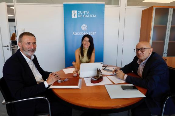 Imaxe da nova:A conselleira María Martínez Allegue mantén unha reunión de traballo co alcalde de Barro