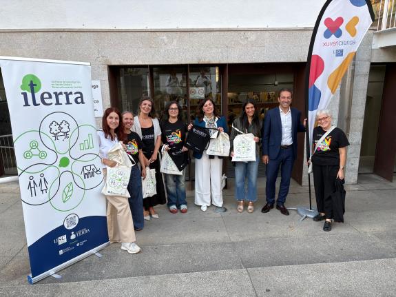 Imaxe da nova:O delegado da Xunta visita as actividades de divulgación científica que acolle Lugo no marco do ‘iTerra Night’ e o ‘G-Night’