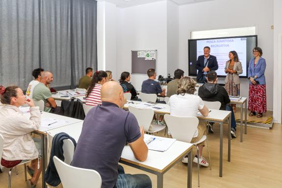 Imaxe da nova:A Xunta reforza a vixilancia dos recursos pesqueiros coa formación do primeiro curso de Garda Rural especializado en gardapesca mar...