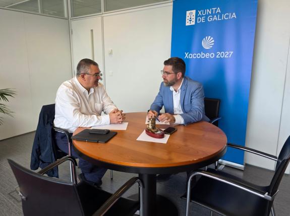 Imagen de la noticia:El delegado de la Xunta en Pontevedra recibe al alcalde de Ribadumia, David Castro