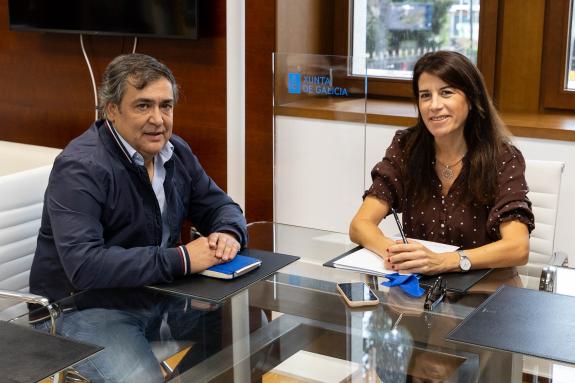 Imaxe da nova:A conselleira María Martínez Allegue mantén unha reunión de traballo co alcalde de Monterrei
