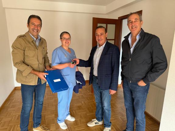 Imagen de la noticia:La Xunta entrega en régimen de alquiler una vivienda de promoción pública en Xove