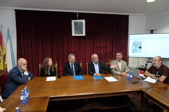 Imagen de la noticia:Gómez Caamaño destaca la colaboración entre la Xunta y el Ayuntamiento de Vilanova de Arousa en la mejora de la asistencia s...