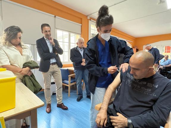 Imagen de la noticia:La Xunta inicia la vacunación frente a la gripe en las residencias de mayores y de personas con discapacidad de Lugo
