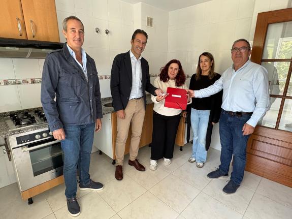 Imagen de la noticia:La Xunta entrega una vivienda de promoción pública en Bóveda en régimen de alquiler