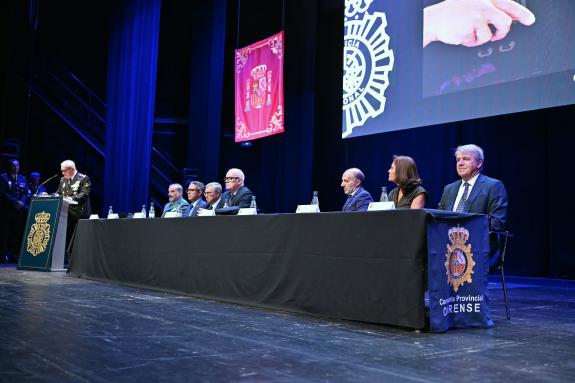 Imagen de la noticia:O delegado da Xunta en Ourense participa no acto institucional e entrega de distincións no Día da Policía