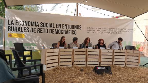 Imaxe da nova:A Xunta pon en valor en Cervantes o potencial da economía social para fixar poboación no rural