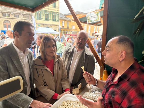 Imaxe da nova:A Xunta salienta o papel da Festa da Faba de Lourenzá como elemento de dinamización socioeconómica do rural