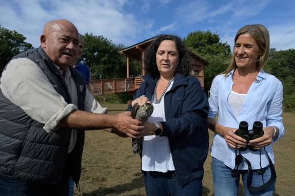 Imagen de la noticia:Belén do Campo participa en la suelta de un gavilán en la Reserva de la Biosfera atendido en el Centro de Recuperación de Fa...