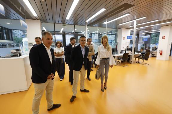 Imaxe da nova:A Xunta salienta o papel das oficinas de emprego como puntos de encontro directo entre empresas e persoas candidatas para cubrir as...