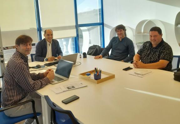 Imagen de la noticia:La Xunta impulsa la innovación en la extracción de resina para obtener productos de mayor calidad y favorecer un aprovechami...