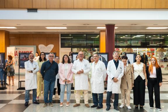 Imagen de la noticia:La Xunta visita la exposición de fotografía organizada por la Federación Gallega de Esclerosis Múltiple