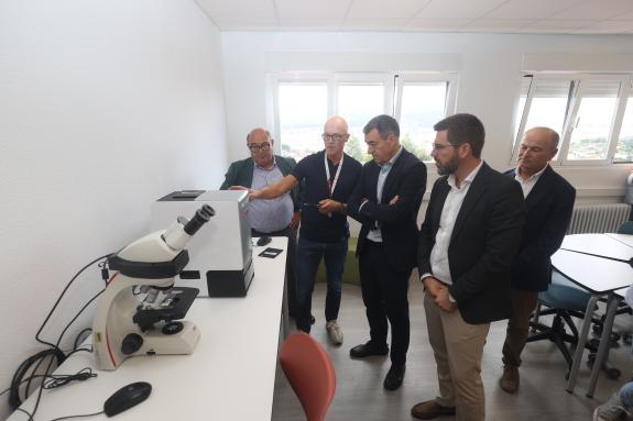 Imagen de la noticia:Román Rodríguez destaca el aumento de la matrícula de FP en la provincia de Pontevedra, que concentra más de 27.600 estudian...
