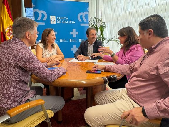 Imagen de la noticia:Villares y responsables de Culturmar se reúnen para preparar el encuentro de embarcaciones tradicionales que acogerá Ribadeo...