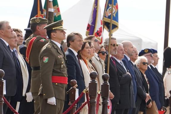 Imaxe da nova:Miguel Corgos e Belén do Campo participan no acto de izado de bandeira e na homenaxe aos que deron a súa vida por España con motivo...