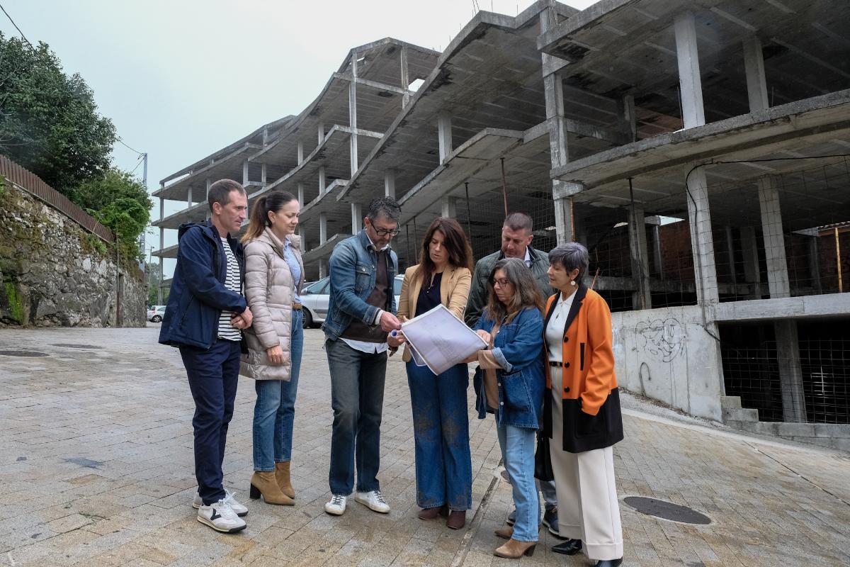 La conselleira de Vivienda se reúne con el alcalde de O Porto do Son para impulsar iniciativas habitacionales
