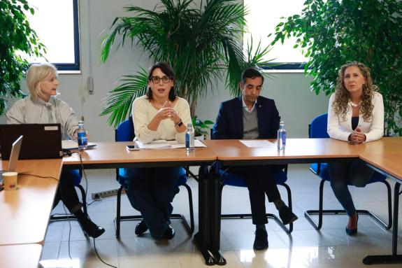 Imagen de la noticia: Lorenzana se reúne con los principales centros tecnológicos de Galicia para analizar las líneas de trabajo en materia de in...