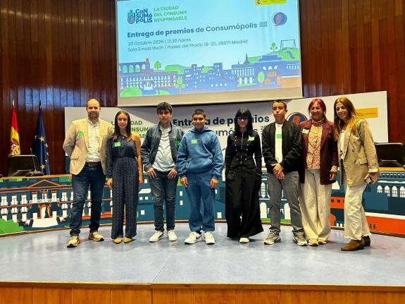 Imaxe da nova:A Xunta celebra o recoñecemento nacional ao IES A Cachada de Boiro nos Premios Consumópolis