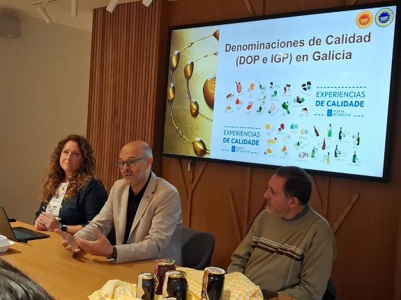 Imaxe da nova:Medio Rural pon en valor o modelo galego de calidade diferenciada ante representantes do sector apícola de Arxentina e Uruguai