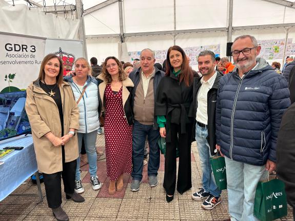Imaxe da nova:María José Gómez pon en valor a importancia económica, social e ambiental do sector apícola na IX Feira do Mel de Baleira
