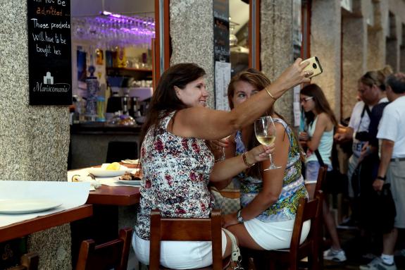 Imagen de la noticia:La ocupación hotelera en Galicia sigue batiendo récords y por primera vez son superadas las 12 millones de noches de enero a...