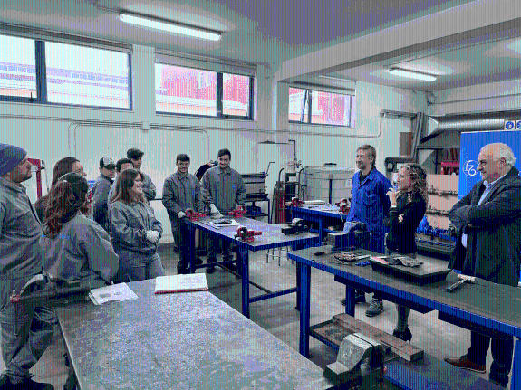 Imaxe da nova:A Xunta apoia en Ferrol a formación de dez alumnos retornados de Arxentina, Brasil e Venezuela que cursan un ciclo no CIFP Ferrolte...