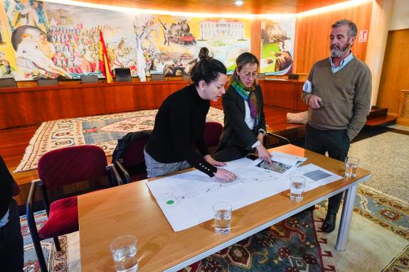 Imagen de la noticia:Ethel Vázquez anuncia que la Xunta licitará en primavera la reforma de la calle Miño de Salvaterra para adaptarla al tráfico...