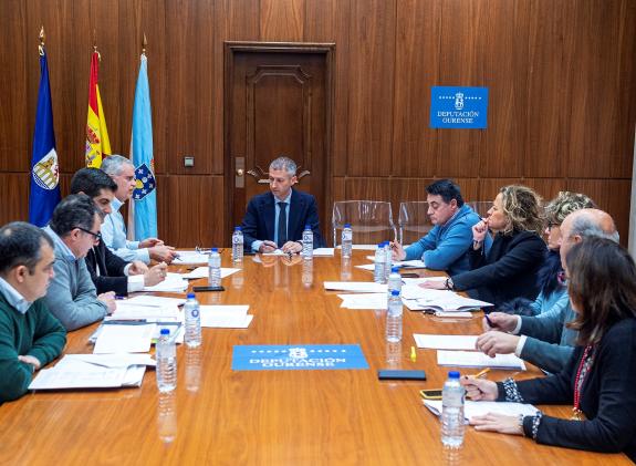 Imagen de la noticia:La Xunta y la Deputación de Ourense avanzan en el cambio de modelo de gestión para los cuatro parques de bomberos del Consor...