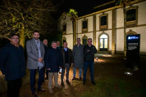 Imaxe da nova:A Xunta de Galicia estrea en San Lázaro nova iluminación exterior no edificio das direccións xerais de Defensa do Monte e Planifica...