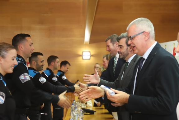 Imaxe da nova:Máis dun cento de alumnos gradúanse na 14ª promoción de Policía Local formada na Academia Galega de Seguridade Pública