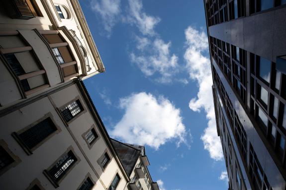 Imagen de la noticia:La Xunta reclama al Ministerio los 40,6 M€ pendientes de los fondos europeos en materia de vivienda de 2022 y comunica que G...