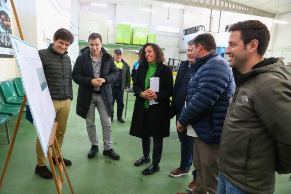 Imagen de la noticia:La Xunta presenta al sector profesional de Cambados el proyecto de ampliación de la lonja de Tragove con una inversión previ...