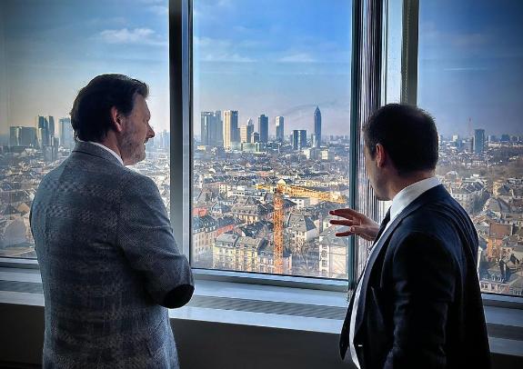 Imagen de la noticia:Miranda traslada al cónsul general de España en Fráncfort las propuestas de Galicia para impulsar el retorno de la colectivi...