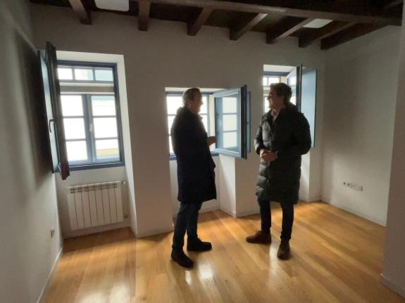 Imagen de la noticia:La Xunta entrega una vivienda de promoción pública en la calle Tinería en régimen de alquiler
