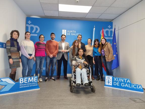 Imagen de la noticia:Emigración recuerda en Pontevedra que está abierta la convocatoria BEME y el plazo anticipado para solicitar un máster en la...