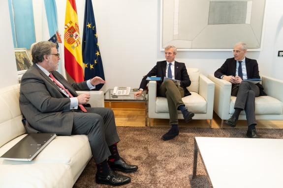 Imaxe da nova:O presidente galego analiza co novo responsable de Alcoa en España os proxectos e prazos da compañía para reactivar unha industria ...