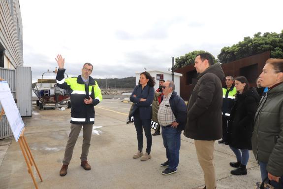 Imagen de la noticia:La Xunta invertirá alrededor de 130.000 € en la reforma del edificio de la nave de hielo del puerto de Muxía